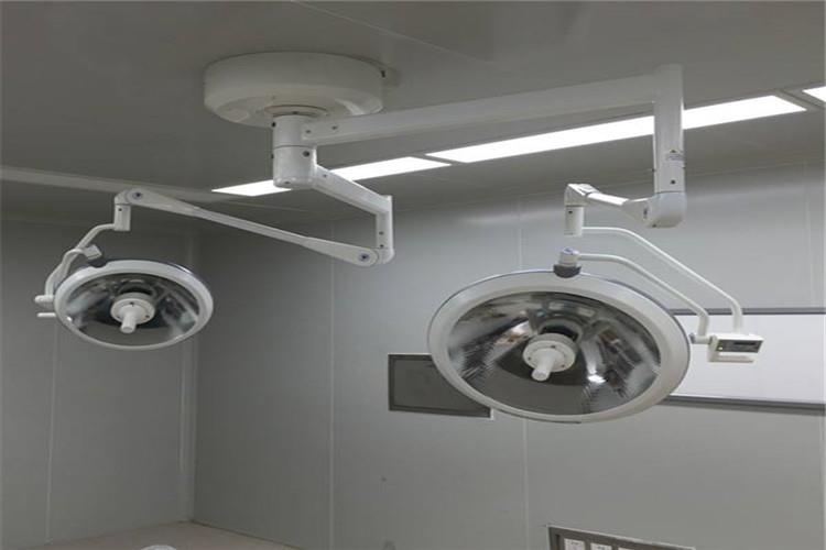 手术无影灯是手术室必备的照明设备，它对手术安全、手术质量、手术效率及对施手术者的持续工作能力和眼睛的卫生均有很大帮助